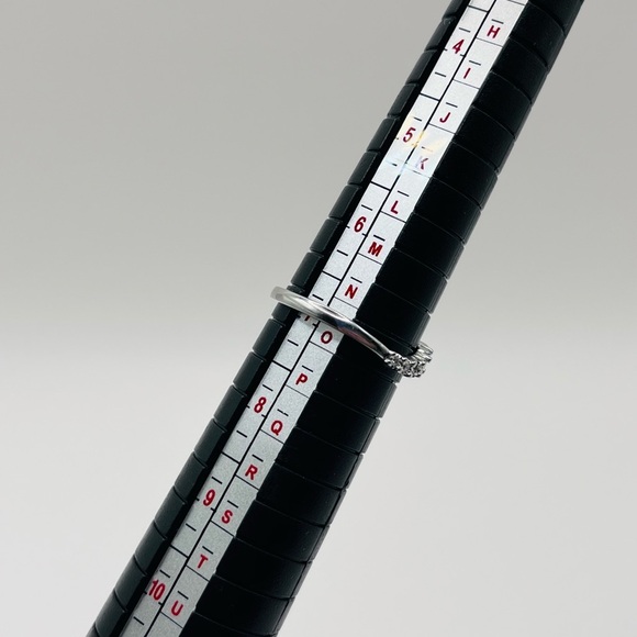 0.20 CT 10k White Gold Natural Diamond Bypass Ring - Picture 8 of 8